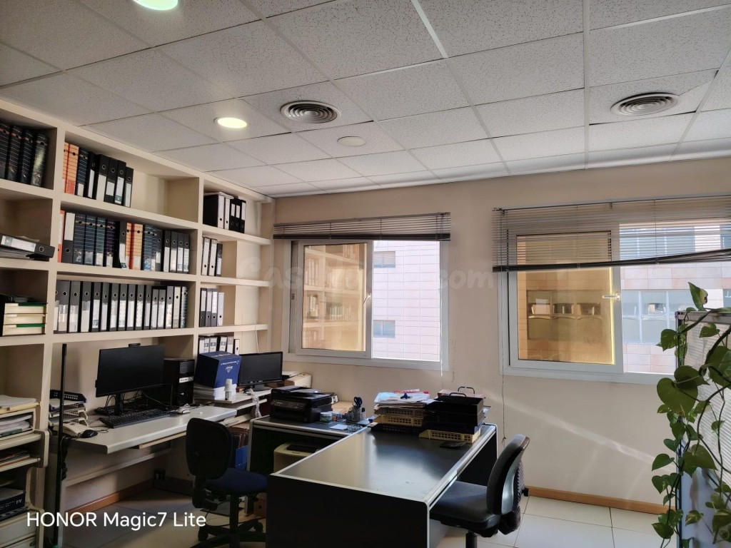 Magnífica oficina profesional ubicada en Edificio Torre Este - foto 4