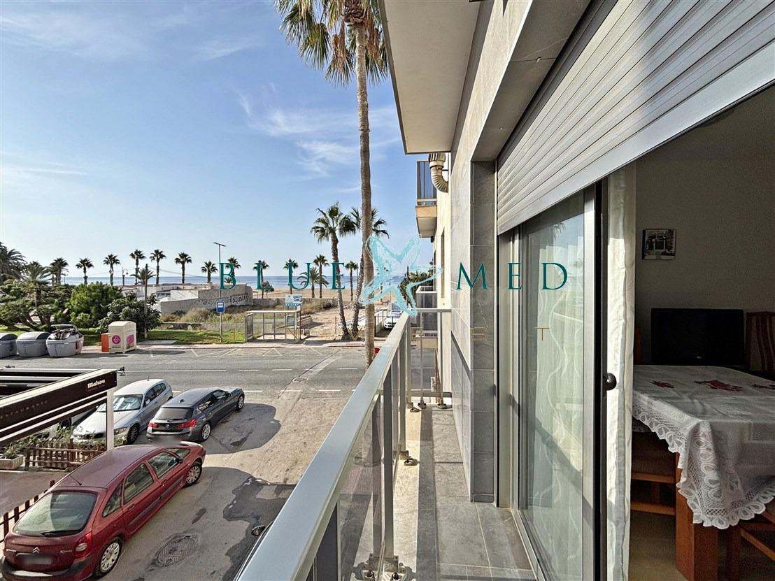 APARTAMENTO A 1 MINUTO DE LA PLAYA Y CON VISTAS AL MAR EN BOLNUEVO