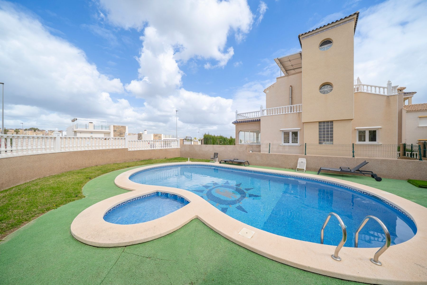 Villa 4 habitaciones 207m² en venta - PAU 26