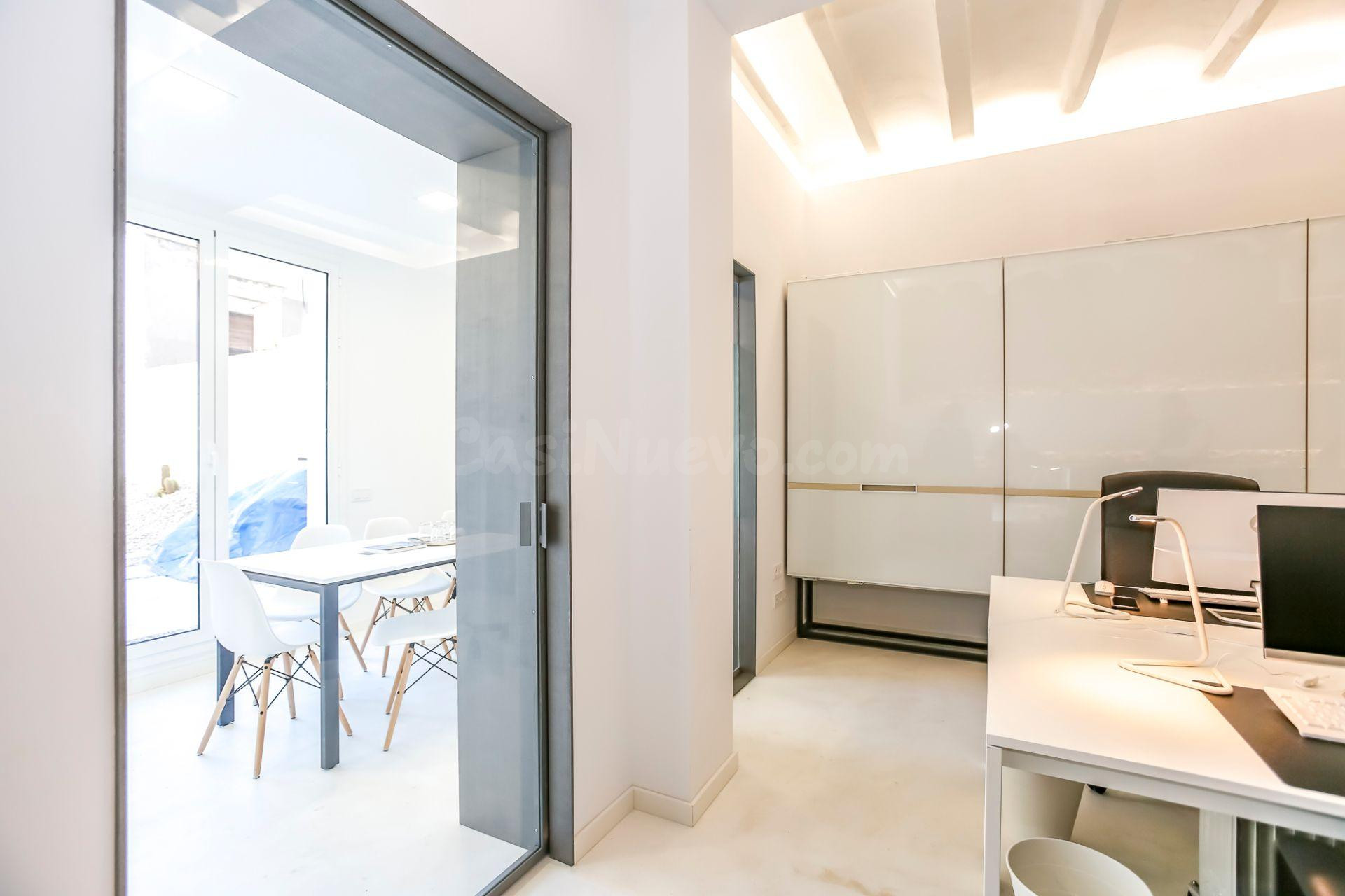 Local de diseño en alquiler con patio de 60m2 en el centro d - foto 4