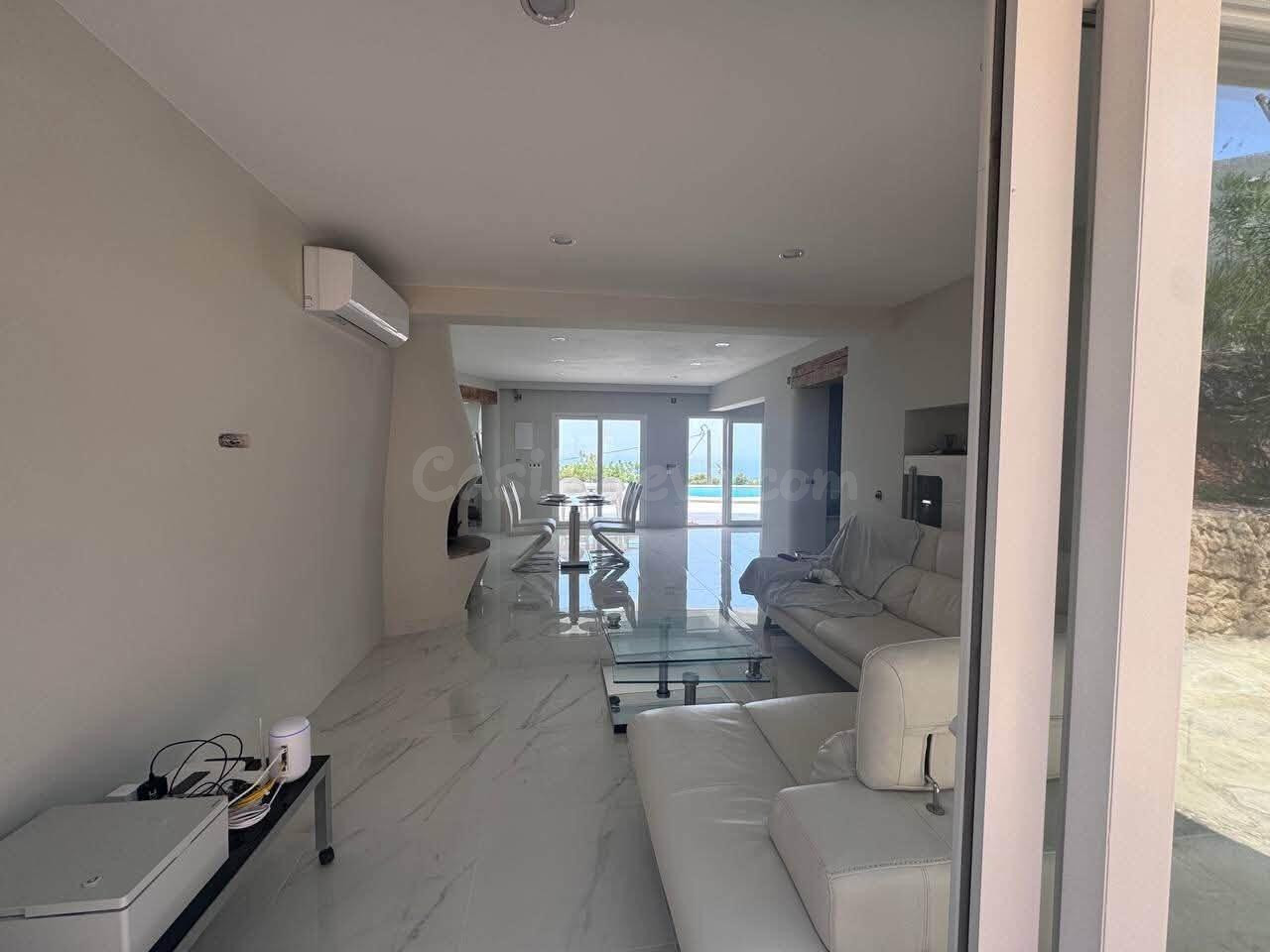 Casa 3 habitaciones 236m² en venta - Zona de Mascarat - foto 3