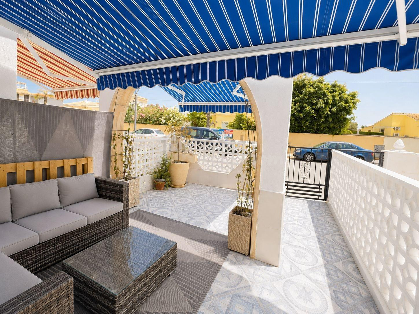 CASA ADOSADA DE 2 DORMITORIOS ORIENTADA AL SUR CON JARDÍN Y  - foto 4