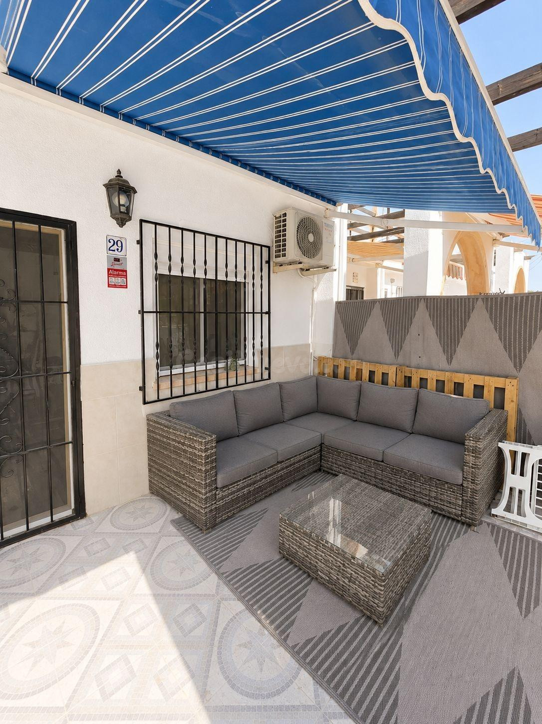 CASA ADOSADA DE 2 DORMITORIOS ORIENTADA AL SUR CON JARDÍN Y  - foto 5