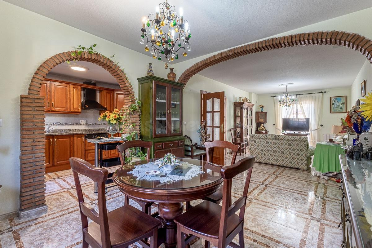 Casa en Ogijares con piscina comunitaria. - foto 3