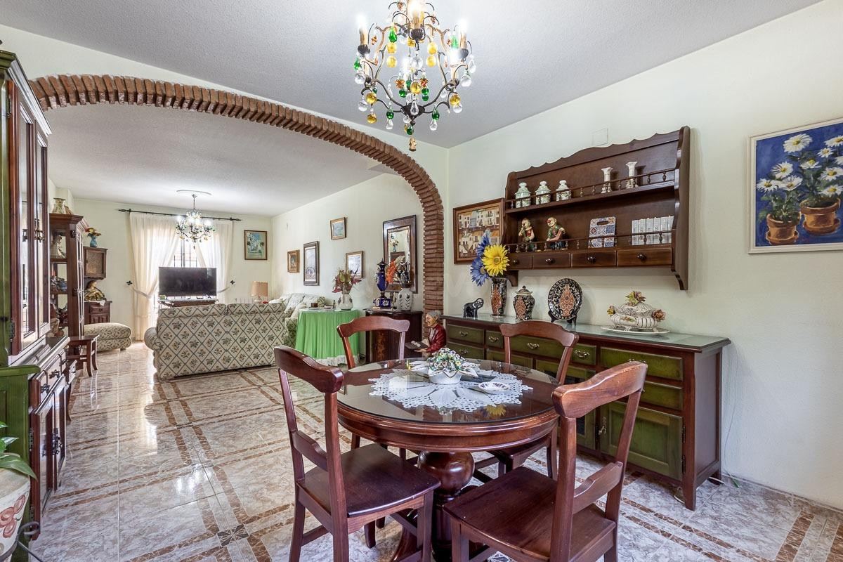 Casa en Ogijares con piscina comunitaria. - foto 4