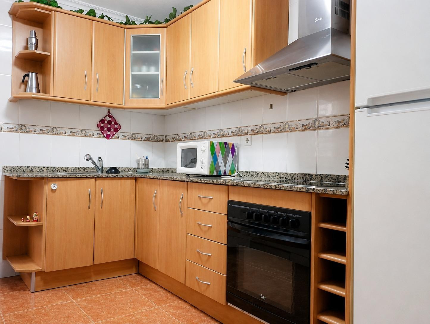 Piso de 3 dormitorios y 2 baños con balcón y vistas abiertas - foto 5