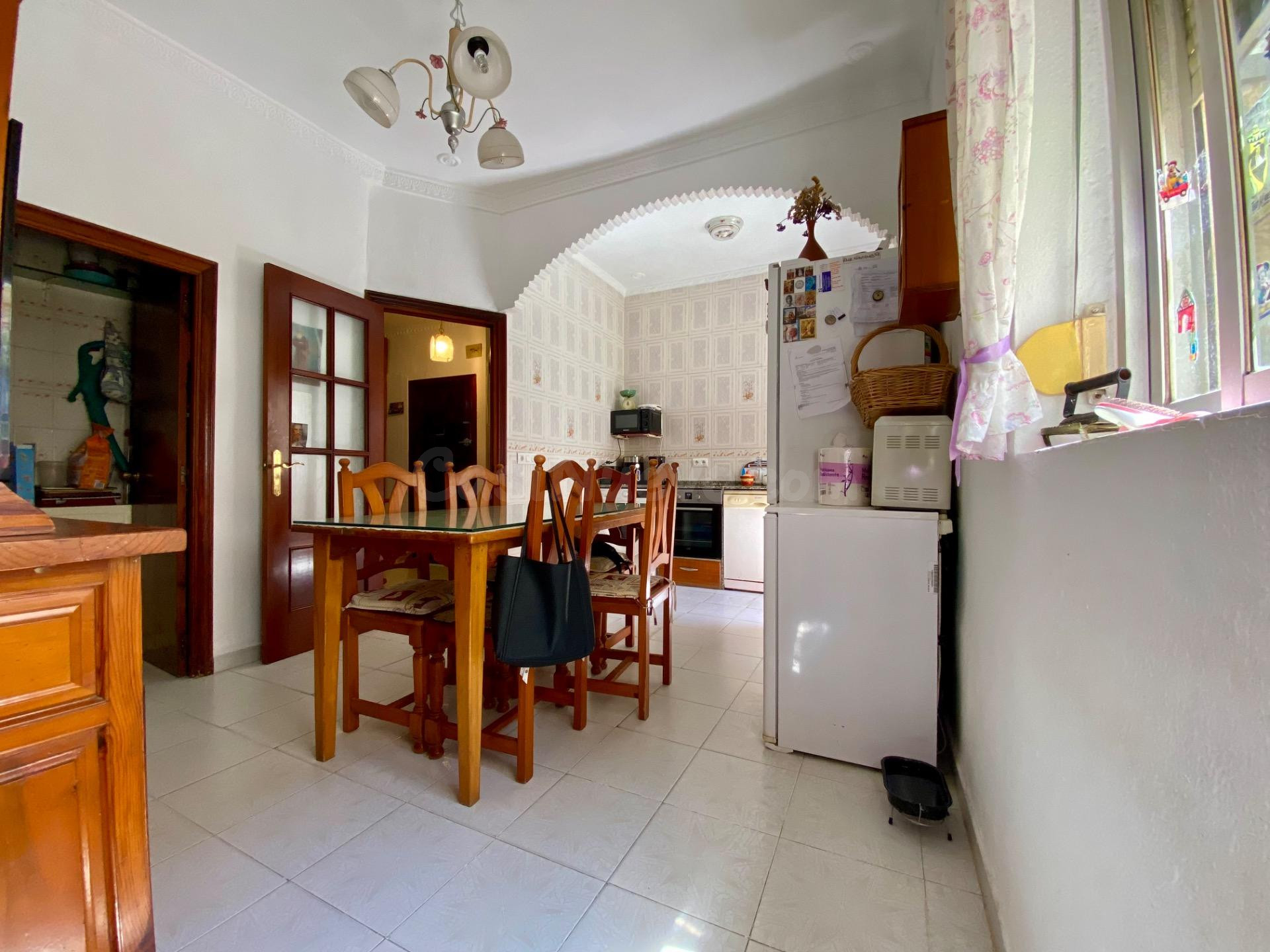 Vivienda amplia con patio-jardín, 5 habitaciones y trastero - foto 5