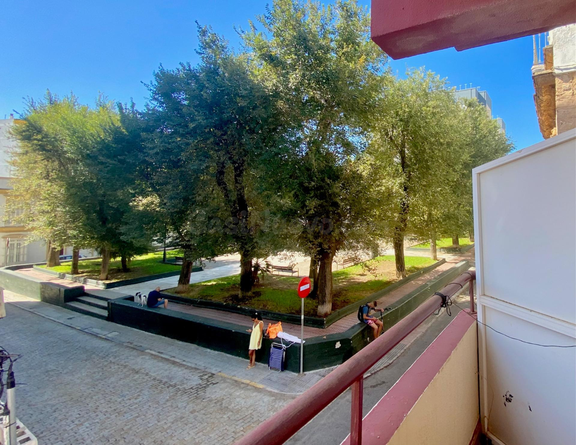 ¿NECESITAS ESPACIO? 4 DORMITORIOS, 2 BAÑOS Y TERRAZA EN LA Z - foto 2