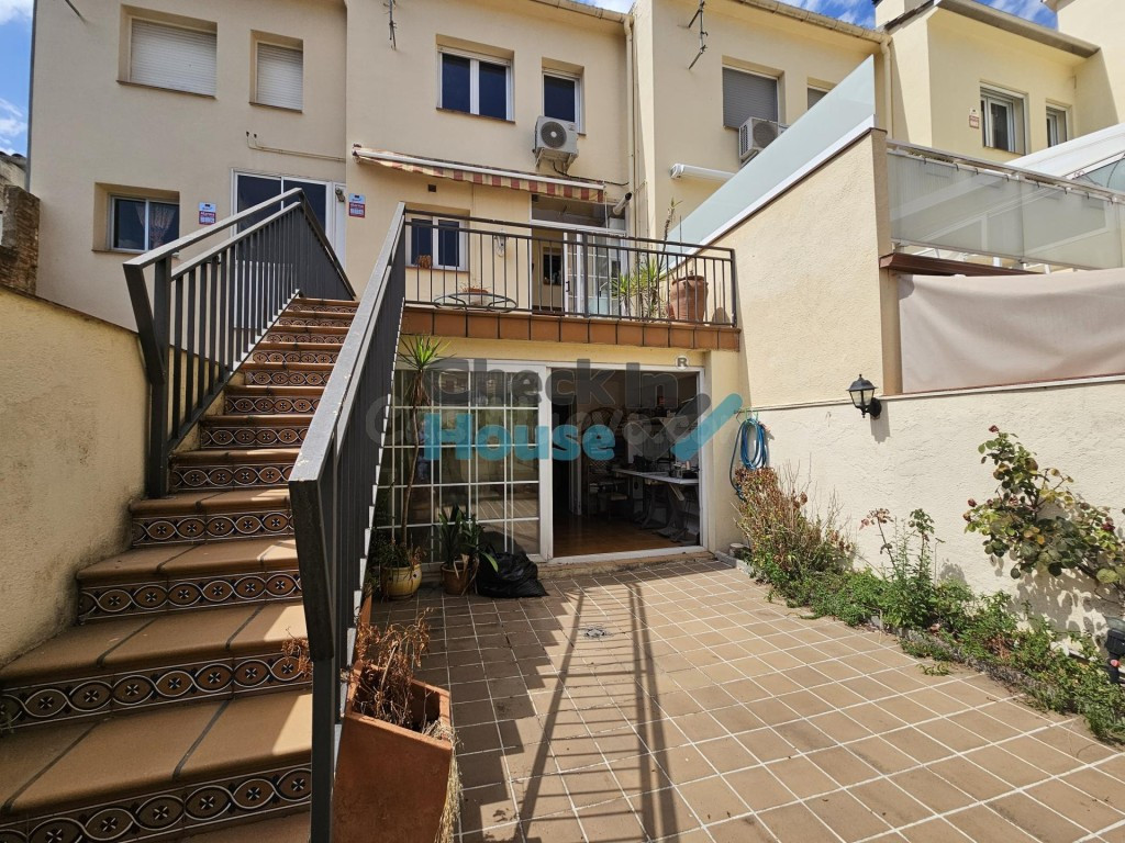 Adosada en Venta en Llagostera Girona - foto 3