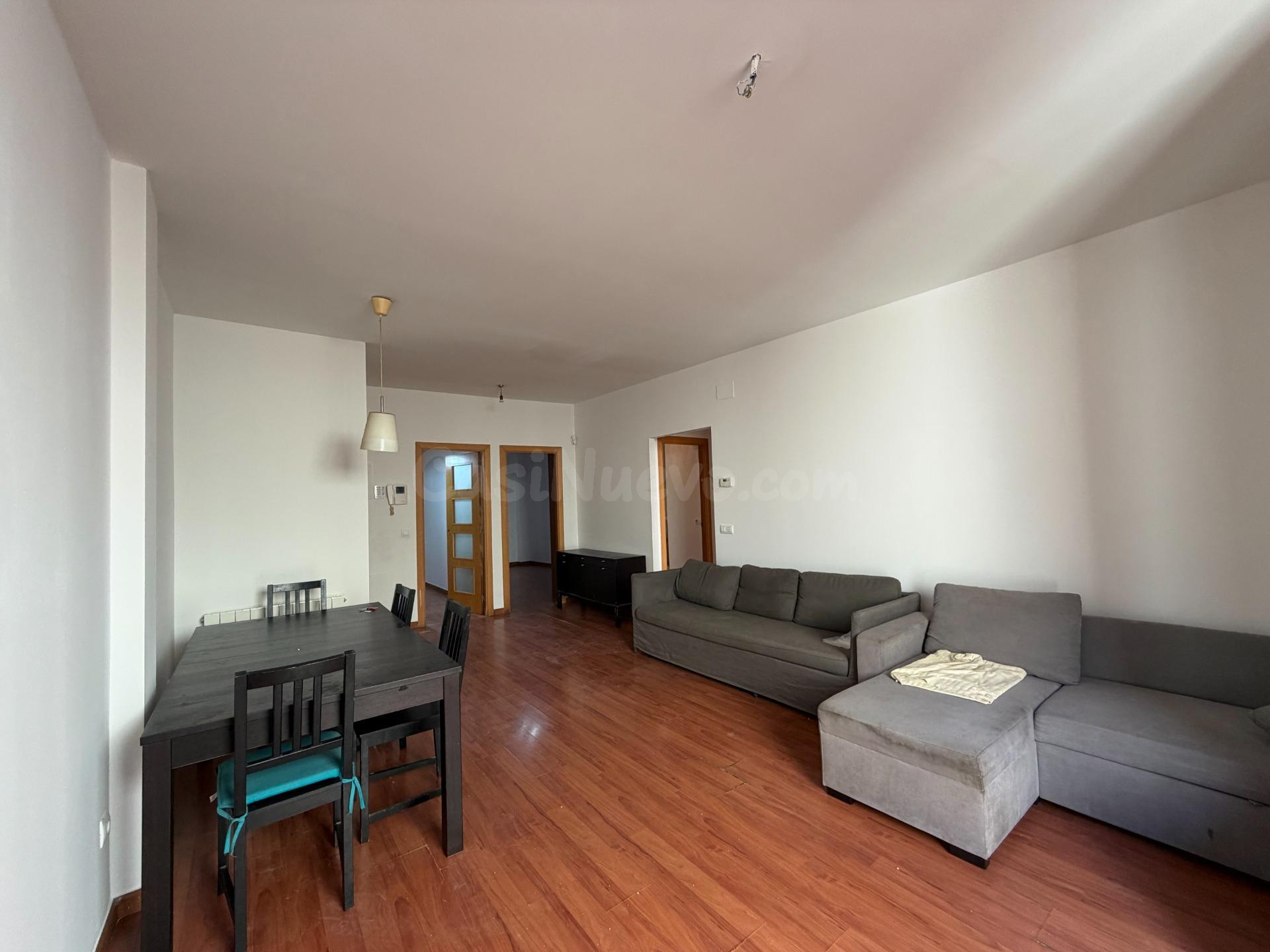 Vive en el corazón de Castelló d’Empúries: piso listo para e - foto 3