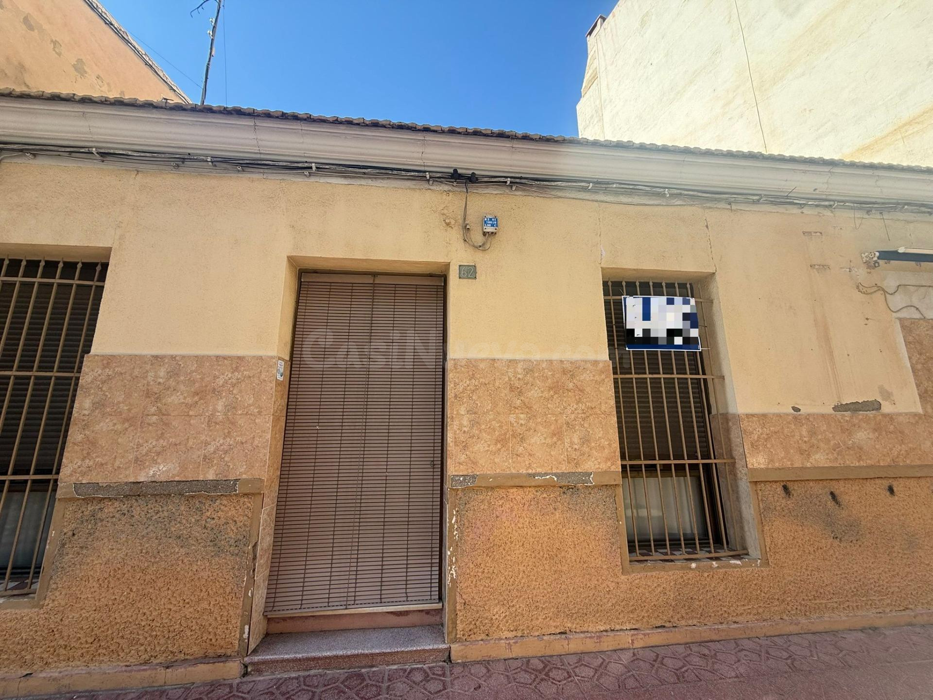 FANTÁSTICA VIVIENDA UNIFAMILIAR EN EL CENTRO DE GUARDAMAR DE - foto 2