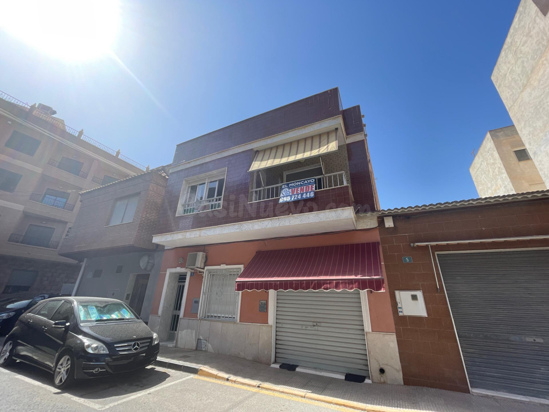 Gran vivienda con garaje, patio y solárium privado en Rojales