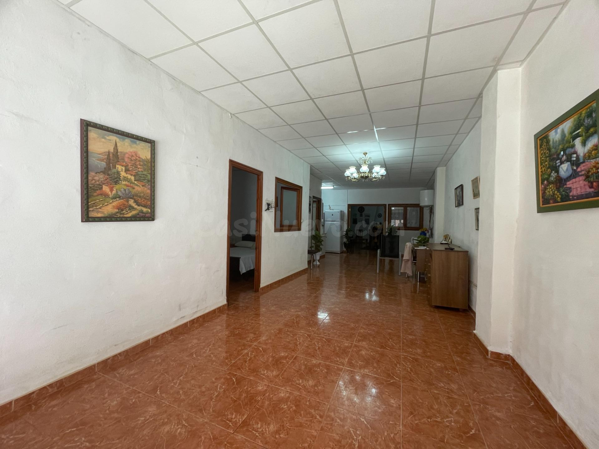 Gran vivienda con garaje, patio y solárium privado en Rojale - foto 4