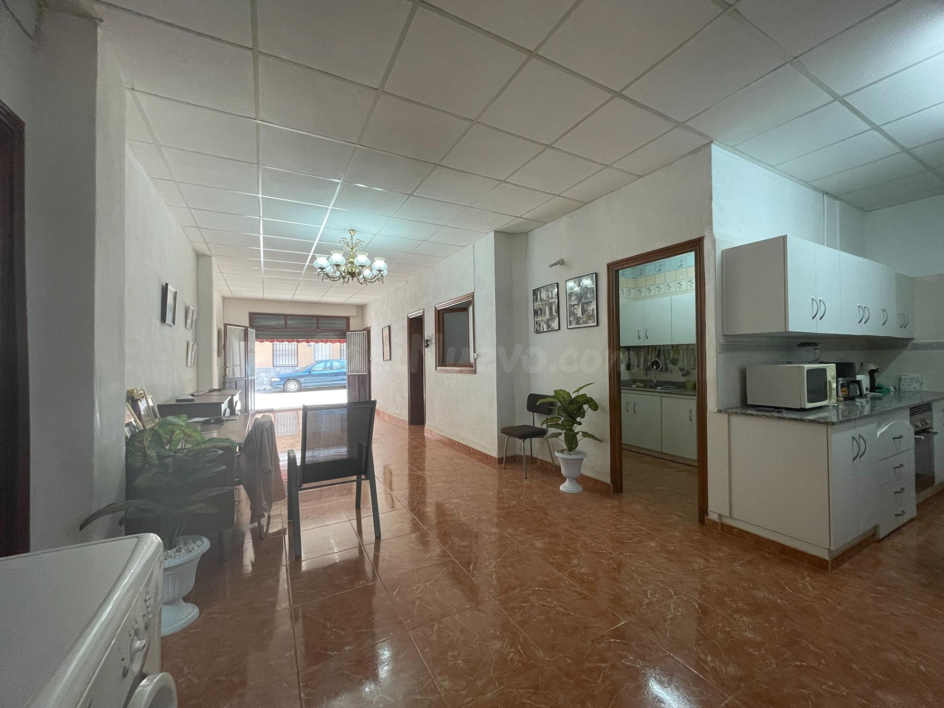 Gran vivienda con garaje, patio y solárium privado en Rojale - foto 5