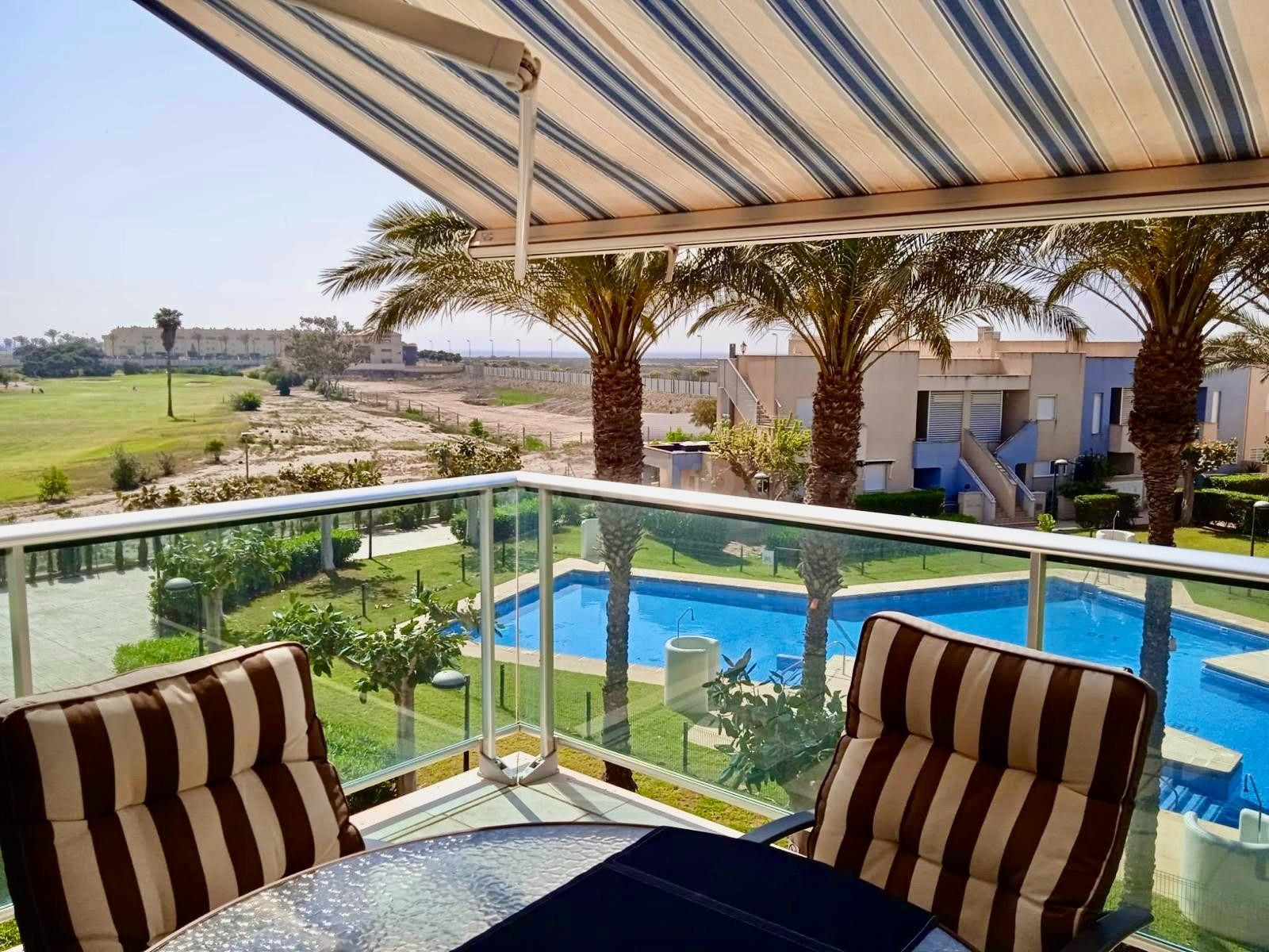 Apartamento con terraza y piscina junto al Golf de Playa Ser - foto 2