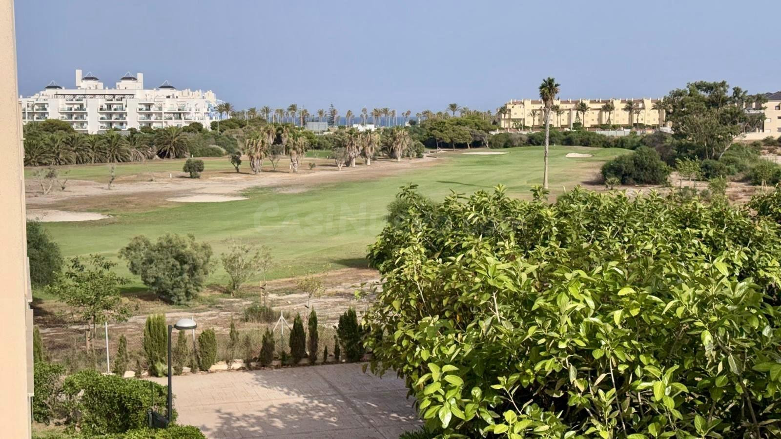 Apartamento con terraza y piscina junto al Golf de Playa Ser - foto 10