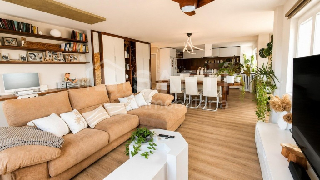Espectacular vivienda con dormitorio y vestidor - foto 2