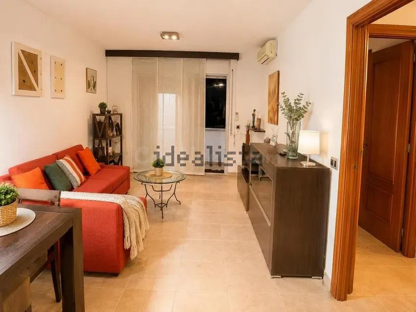 PISO DE 3 habitaciones, 2 BAÑOS Y PLAZA DE PARKING CERRADA "