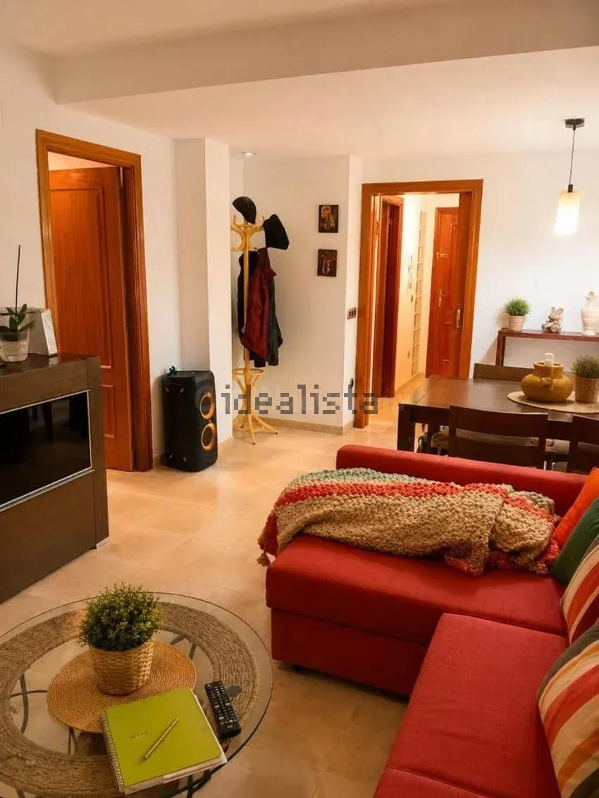 PISO DE 3 habitaciones, 2 BAÑOS Y PLAZA DE PARKING CERRADA " - foto 2