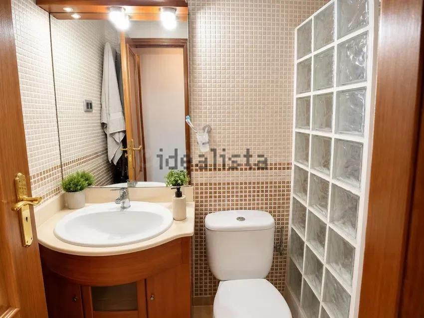 PISO DE 3 habitaciones, 2 BAÑOS Y PLAZA DE PARKING CERRADA " - foto 5