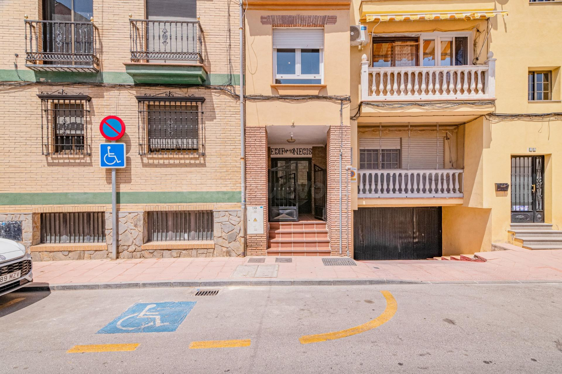 PISO COMPLETO EN LA ZUBIA - foto 3