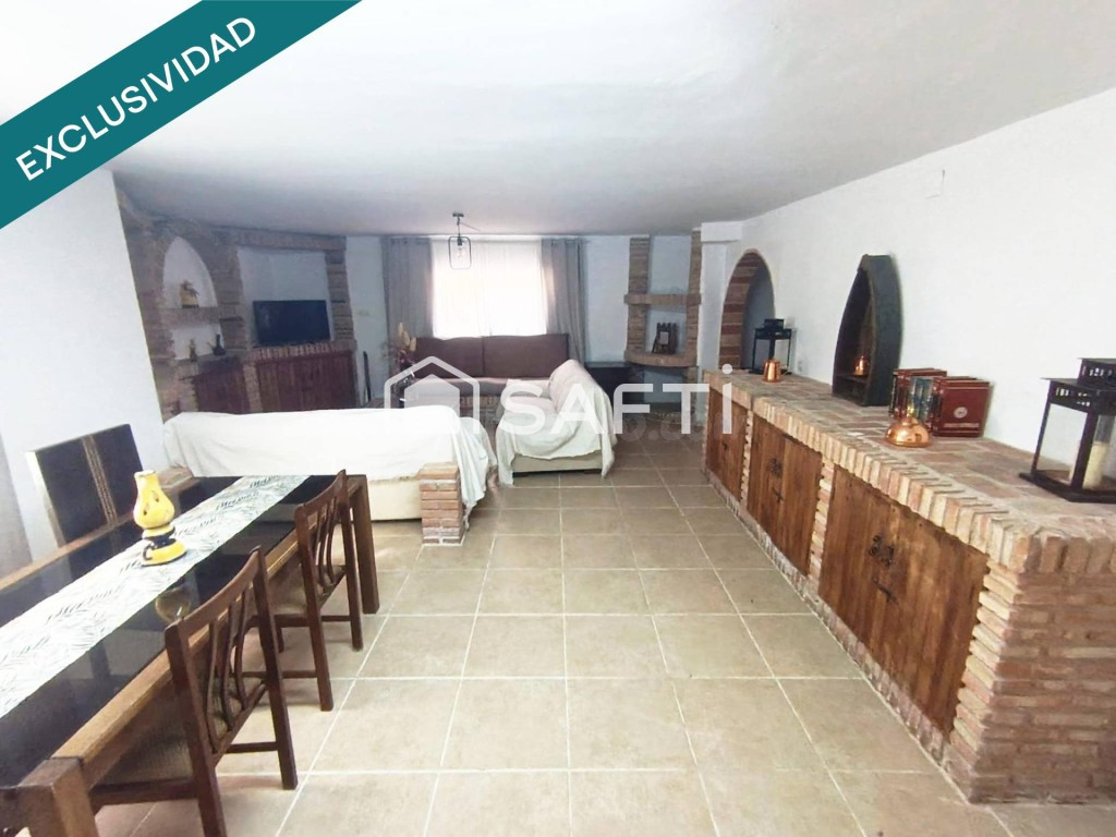 Chalet independiente en Cobisa con 8 dormitorios, piscina y  - foto 2