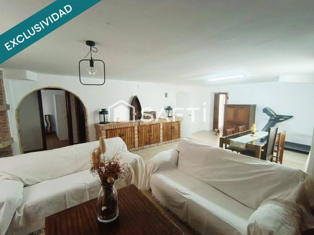 Chalet independiente en Cobisa con 8 dormitorios, piscina y  - foto 4
