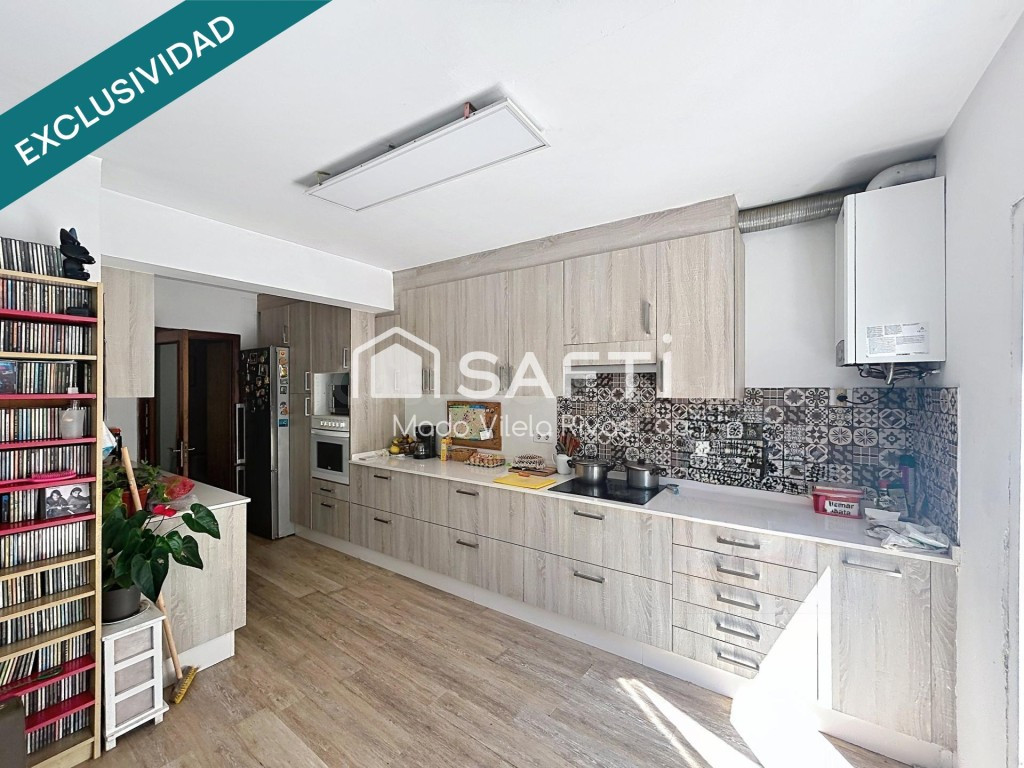 Un hogar con jardín privado de 300m2 a un paseo del casco hi - foto 3