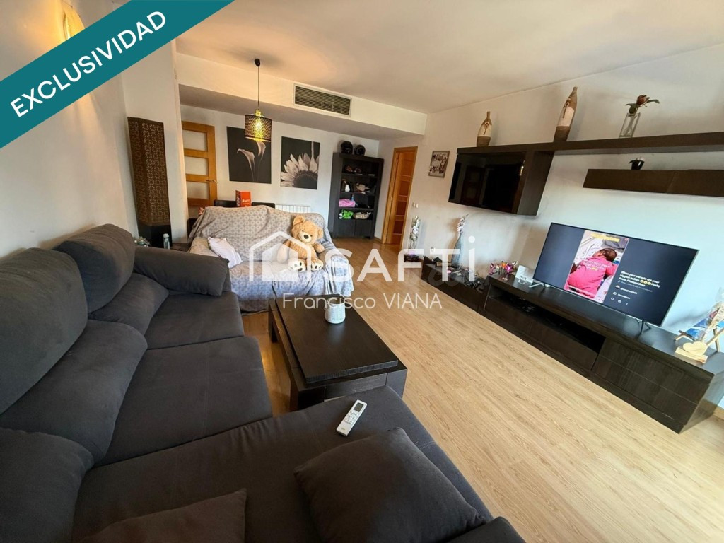 Piso con  piscina, parking, trastero.