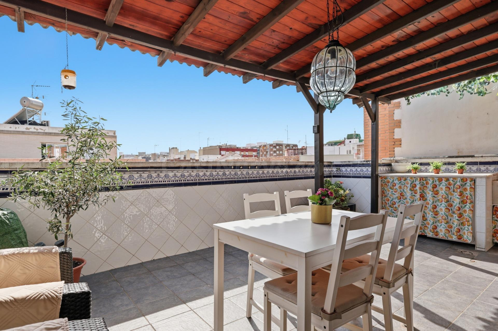 Ático de 141 m2 con espectacular terraza, garaje y trastero  - foto 5