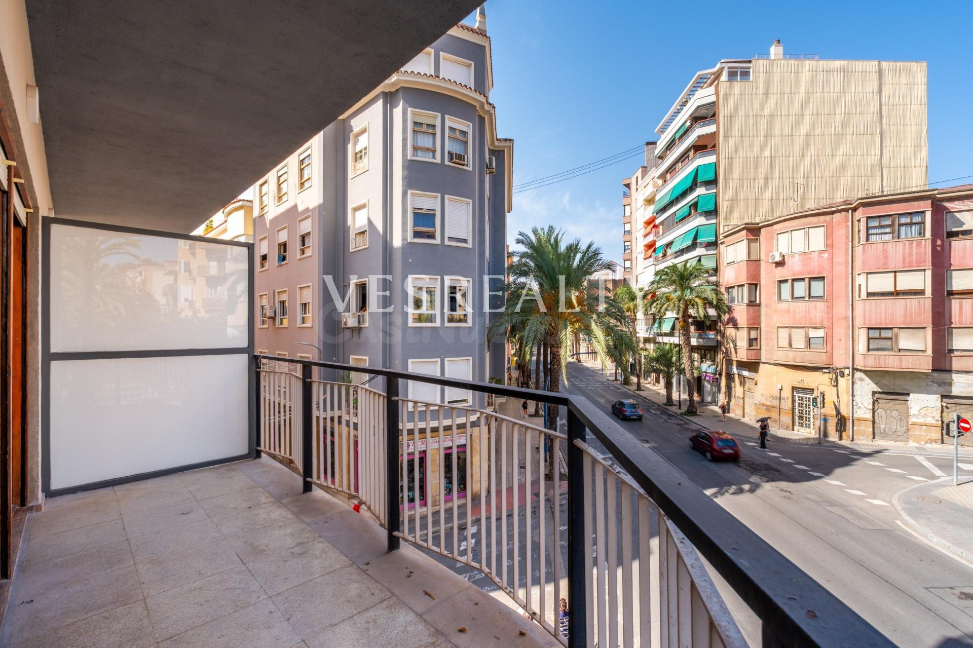 Amplio y Moderno Piso Reformado en el Corazón de Alicante - foto 3
