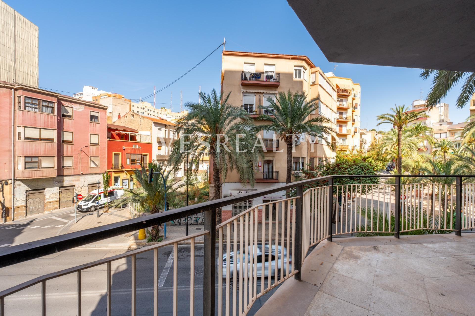 Amplio y Moderno Piso Reformado en el Corazón de Alicante - foto 4