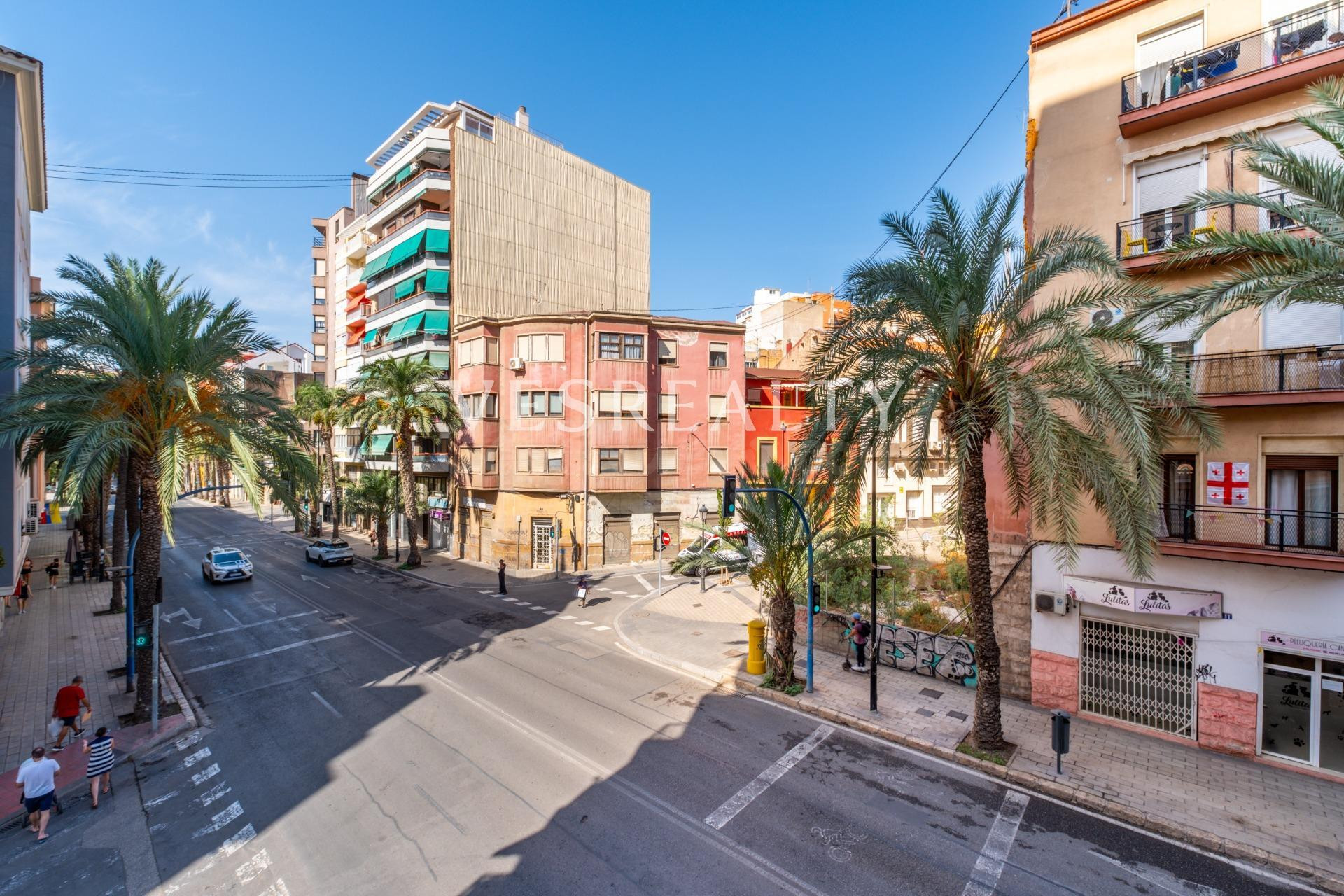 Amplio y Moderno Piso Reformado en el Corazón de Alicante - foto 5