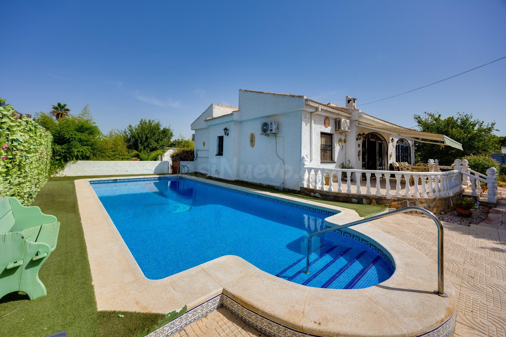 Chalet de 4 dormitorios con piscina propia en La Siesta, Tor - foto 2