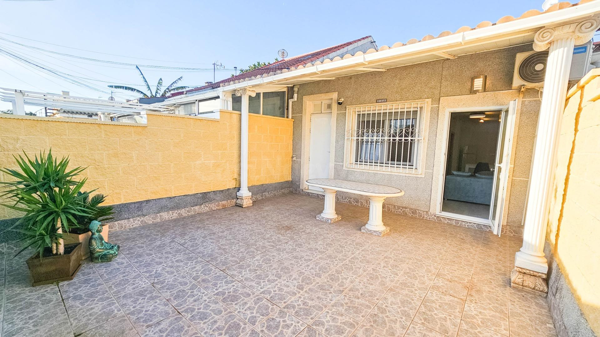 Casa totalmente reformada con parcela en zona tranquila