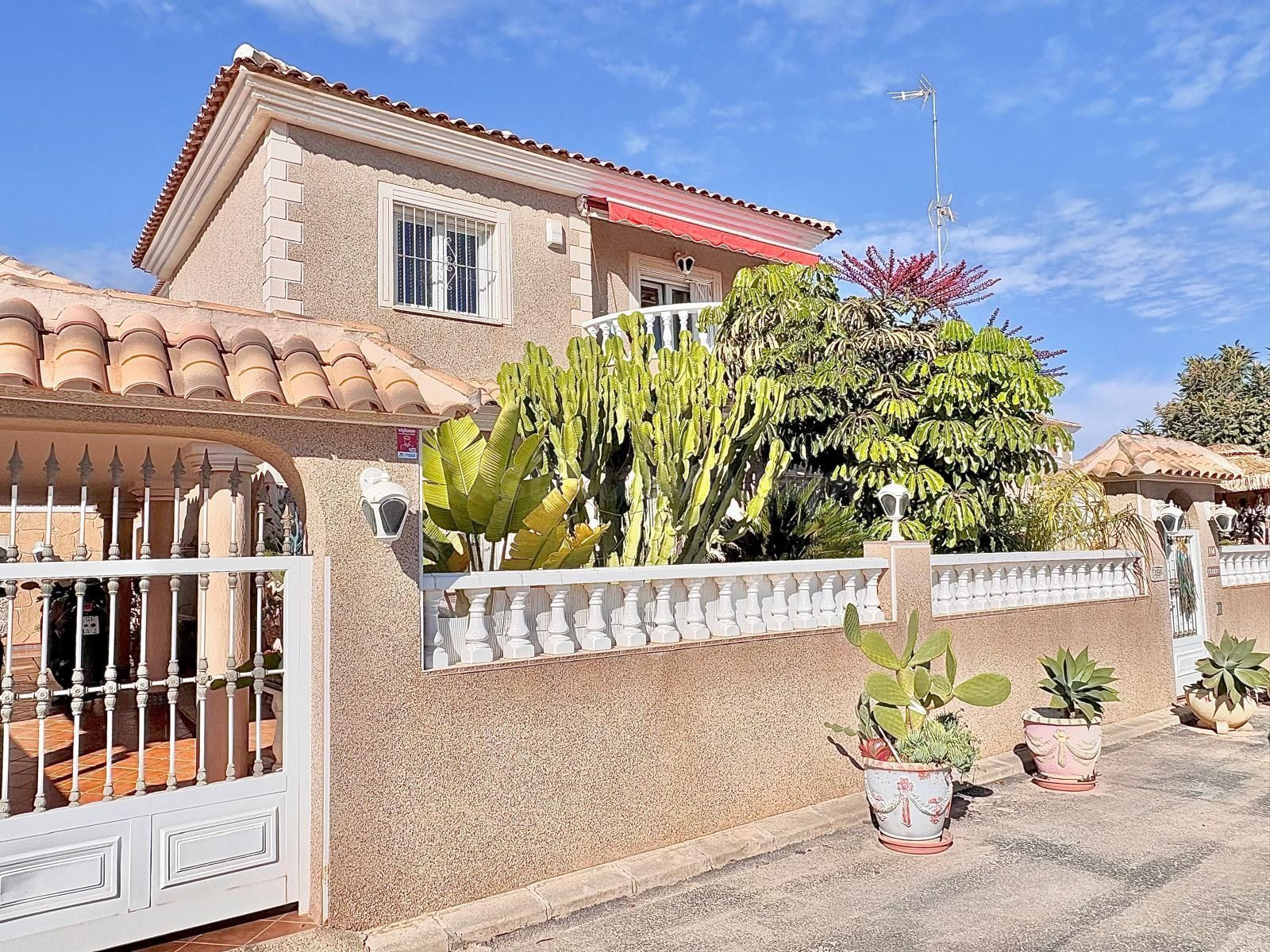 Encantadora casa independiente de estilo español con vistas 