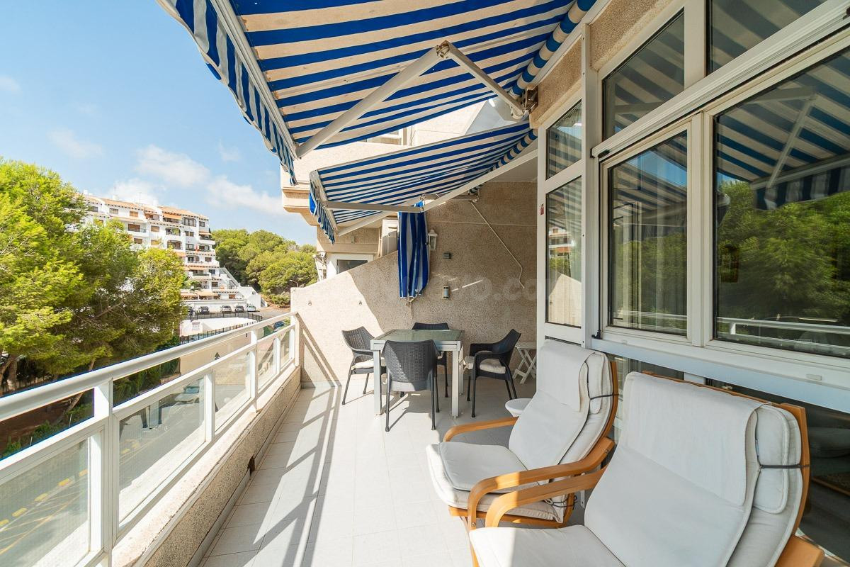 Apartamento de 3 dormitorios y 1 baño en Dehesa de Campoamor - foto 2