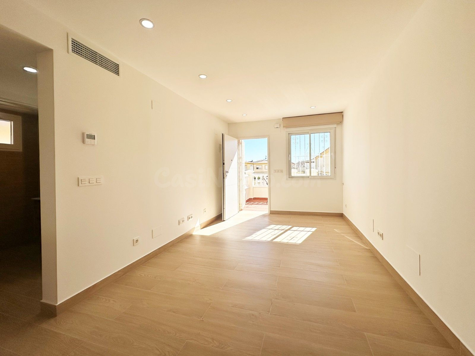 APARTAMENTO DE 2 DORMITORIOS Y 1 BAÑO EN PLAYA FLAMENCA (ORI - foto 4