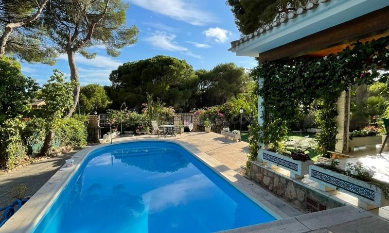 CHALET DE 6 DORMITORIOS Y 4 BAÑOS EN ORIHUELA COSTA (CAMPOAM - foto 2