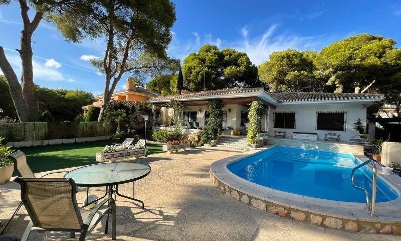 CHALET DE 6 DORMITORIOS Y 4 BAÑOS EN ORIHUELA COSTA (CAMPOAM - foto 3