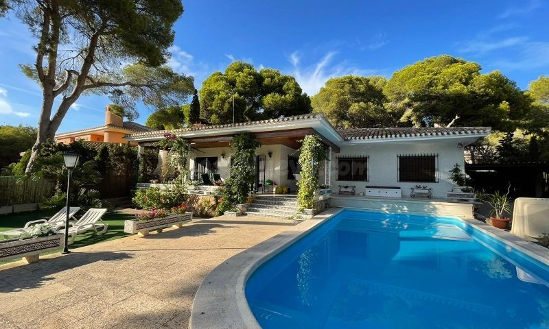 CHALET DE 6 DORMITORIOS Y 4 BAÑOS EN ORIHUELA COSTA (CAMPOAM - foto 4