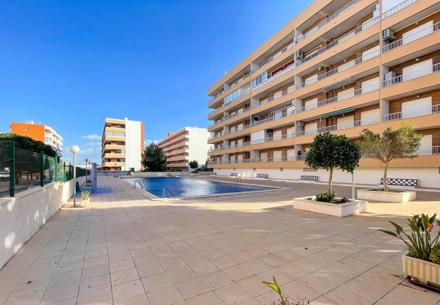 APARTAMENTO DE 2 DORMITORIOS Y 2 BAÑOS EN PUNTA PRIMA (ORIHUELA COSTA)