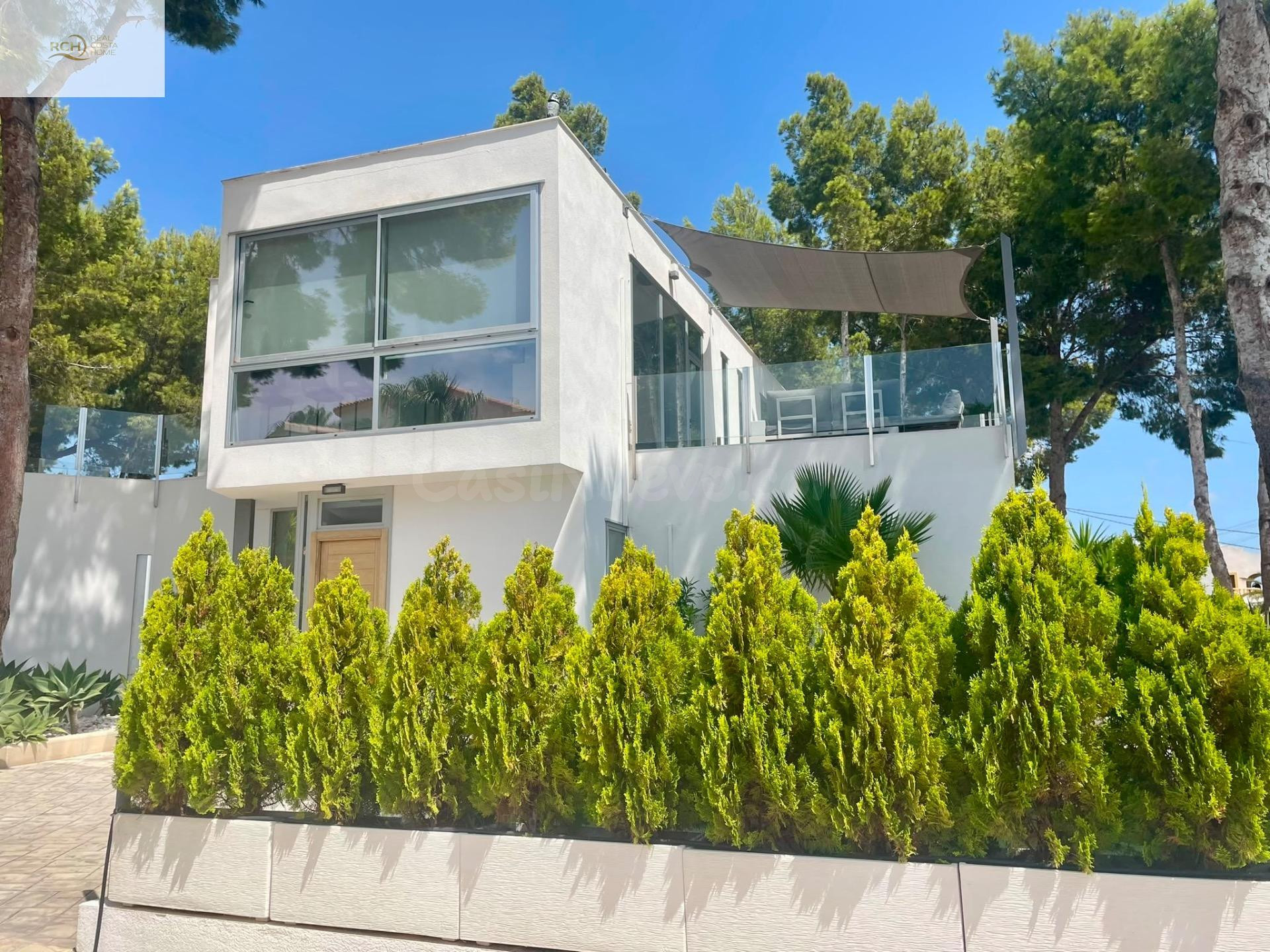 MODERNO CHALET EN ALQUILER EN CALPE