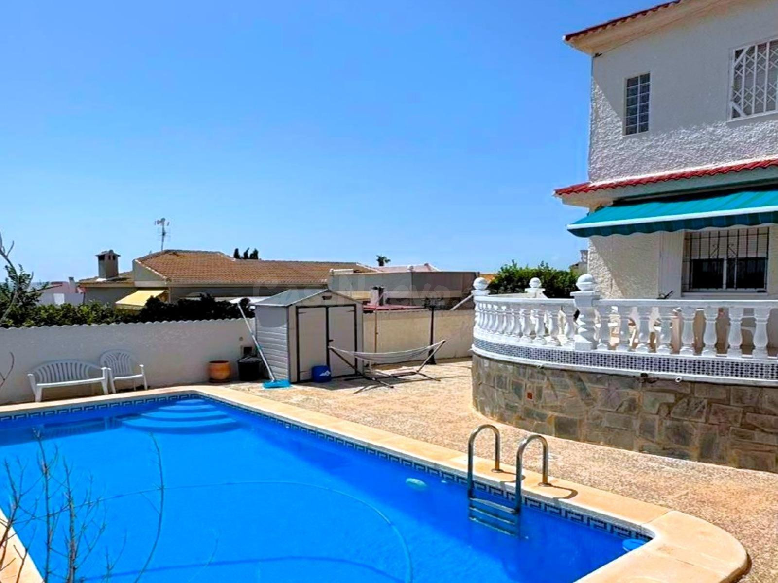 Chalet pareado espacioso y bien conservada (aprox. 148 m2 - 