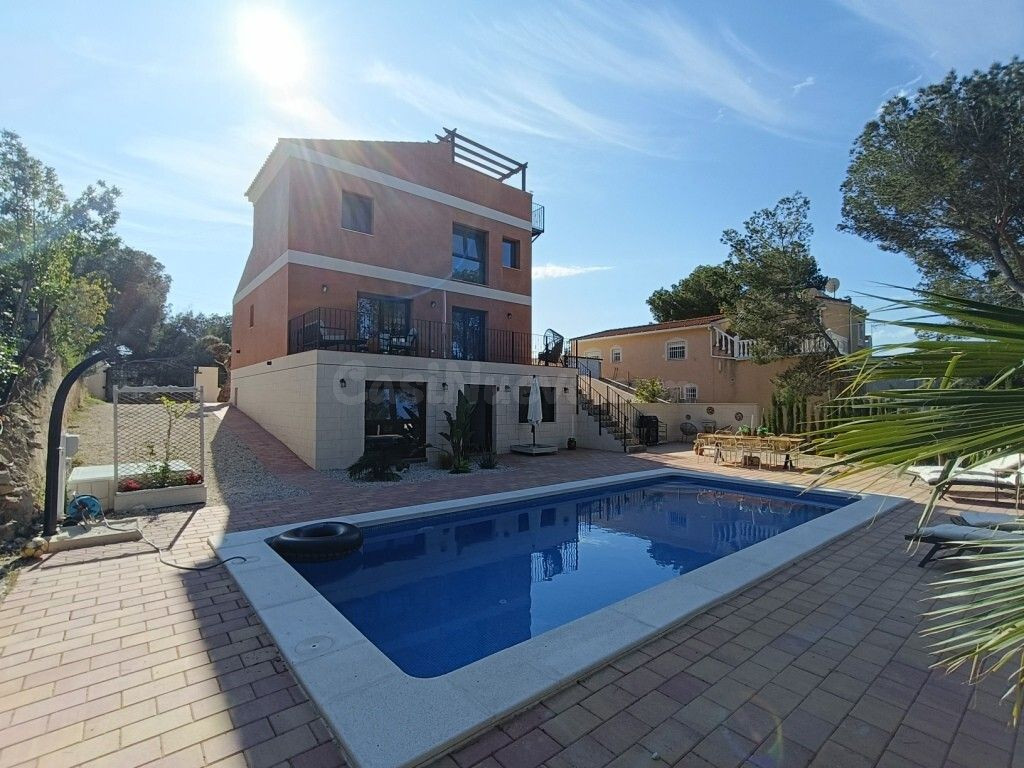 Villa 5 habitaciones 256m² en venta - Zona Pueblo - foto 2