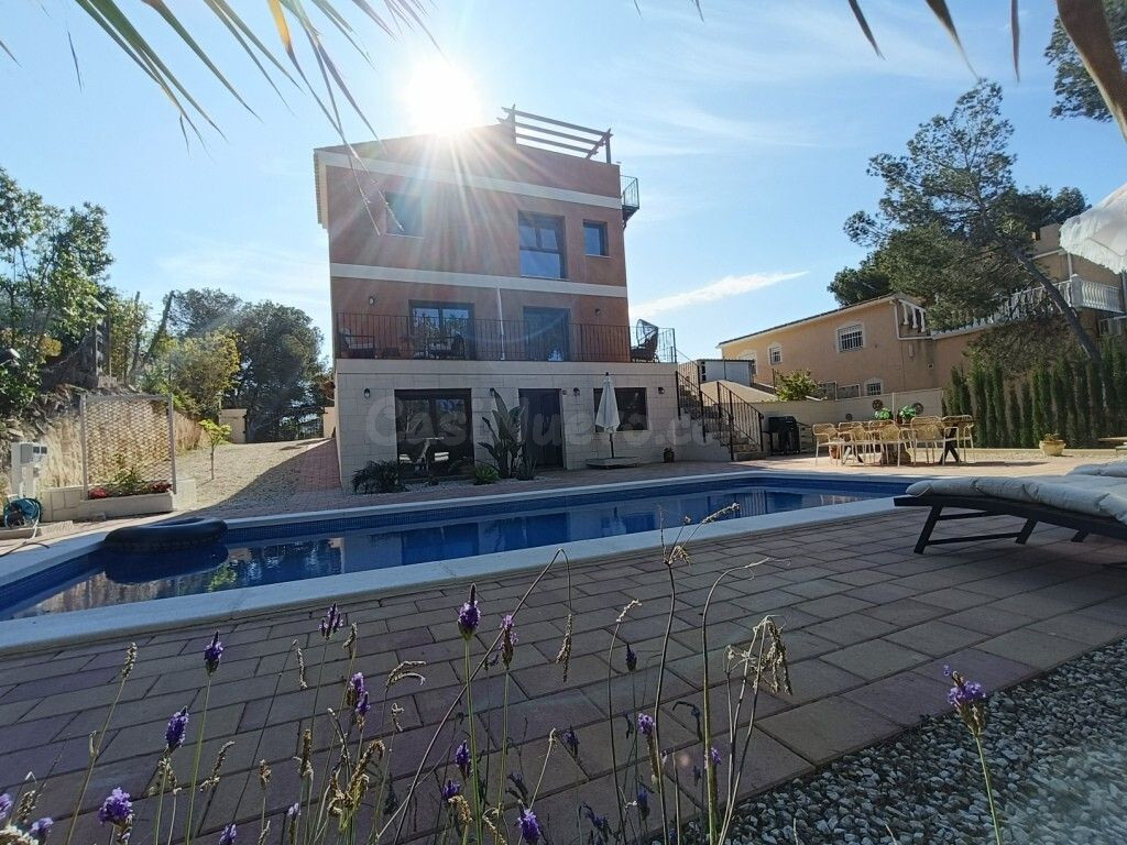 Villa 5 habitaciones 256m² en venta - Zona Pueblo - foto 3