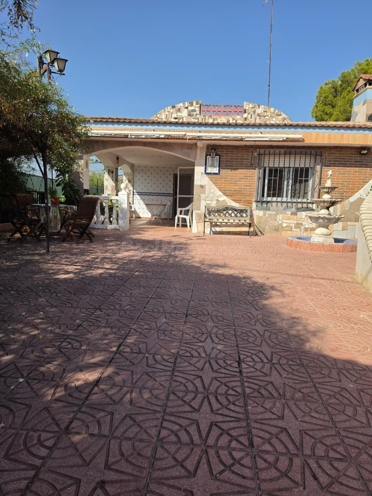 Chalet rústico con parcela de casi 650 metros