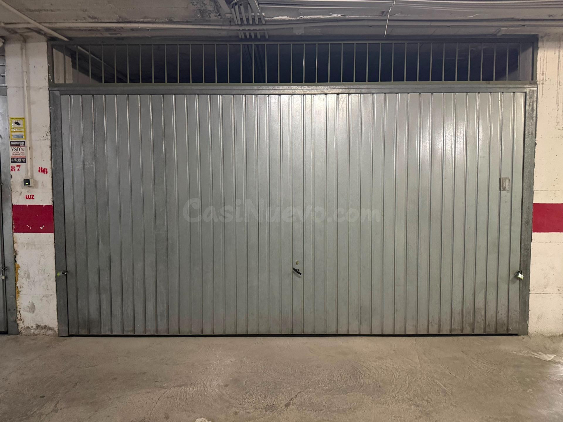 Plaza de garaje cerrada de 27m2 en Avenida Paris - foto 3