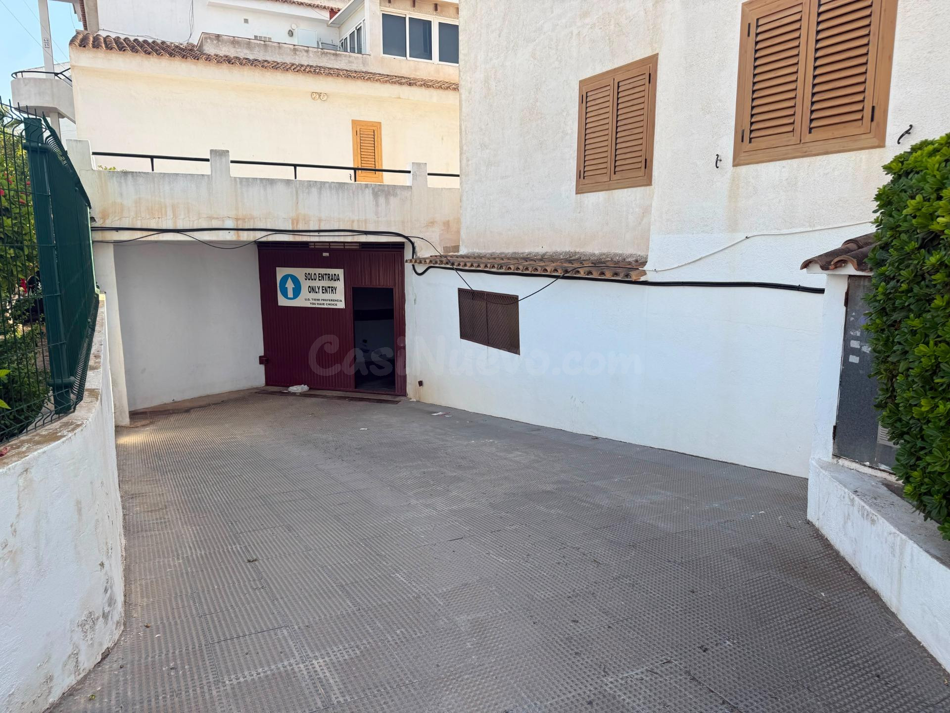 Plaza de garaje cerrada de 27m2 en Avenida Paris - foto 4