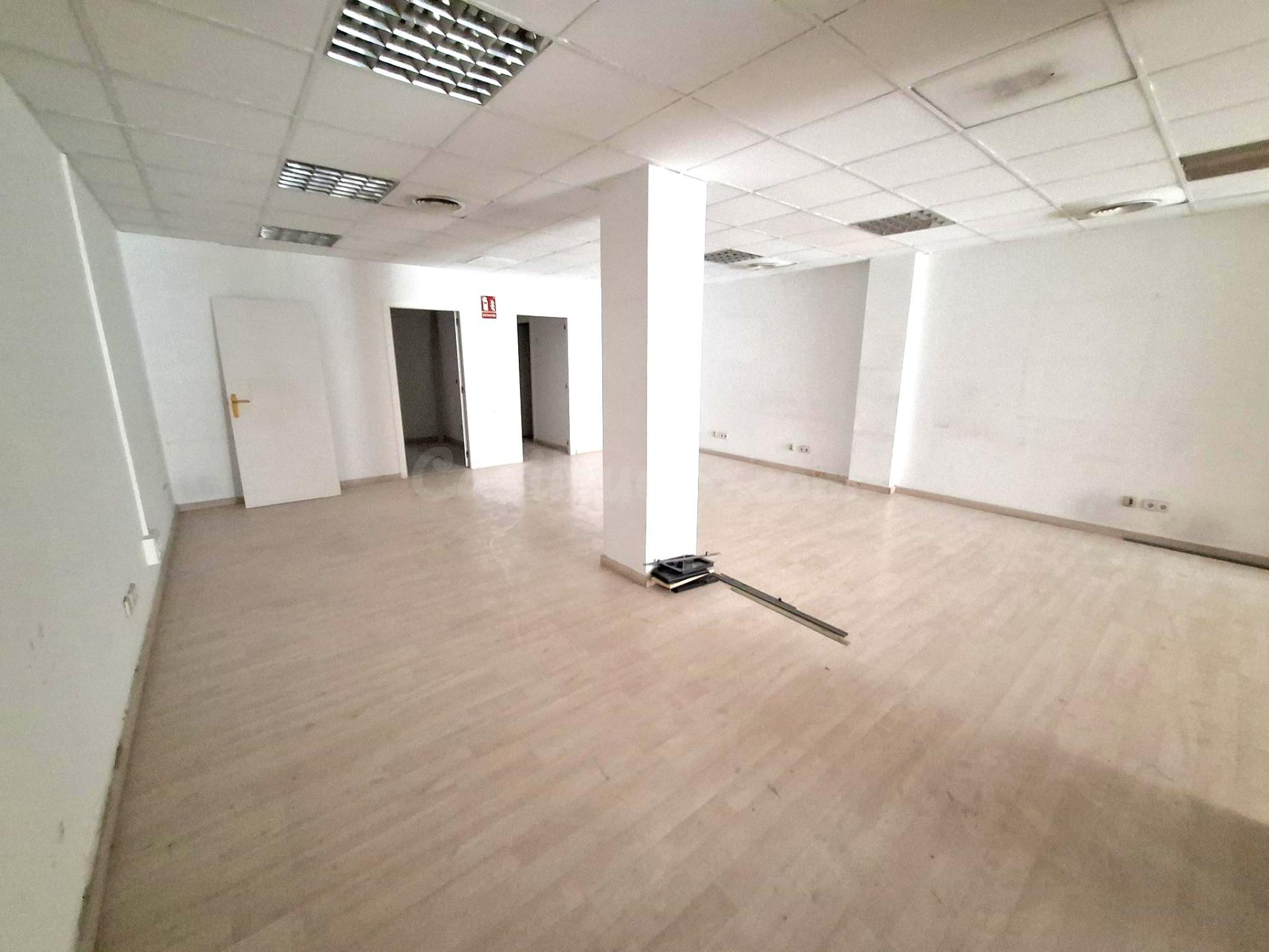 Local comercial 194m² en alquiler - Ensanche-Diputación - foto 2
